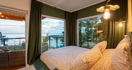 Caribou Studio with Sea View