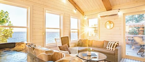 Televisie en een open haard