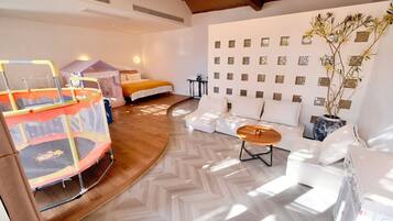 4 bedrooms, desk, laptop workspace, free WiFi
