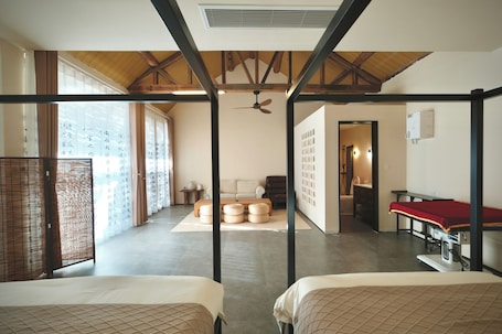 4 bedrooms, desk, laptop workspace, free WiFi. Beijing Mantaba Resort Homestay