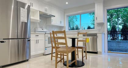 A cozy second-floor room for staying (W)