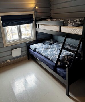 Desk, travel crib, WiFi, bed sheets