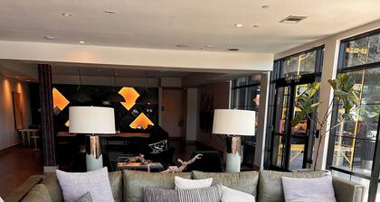 Modern 1BR Apt with WiFi, Pool, Gym & Free Parking —5 Mins to Downtown Dallas!