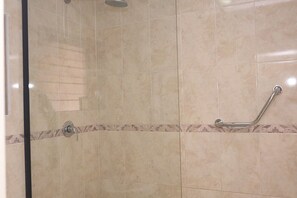 Toallas, jabón, papel higiénico