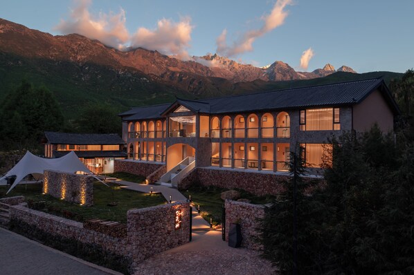 Front of property - Lanxiu Homestay (Lijiang)