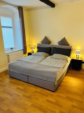 1 camera, Wi-Fi, lenzuola