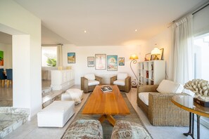 Vila | Sala de estar | Lareira