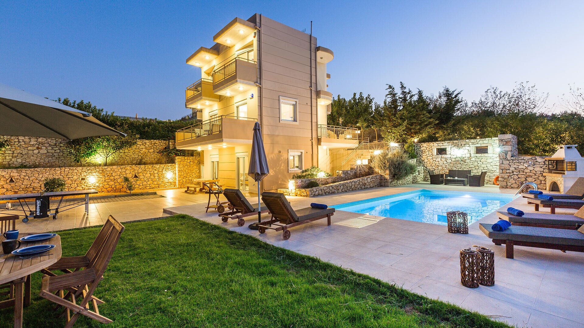 Luxury Villa with Private pool - 100m to the Beach