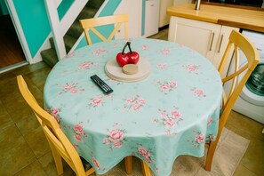 Dining - House - Sleeps 8 - Garden - Pet Friendly - Parking (Sittingbourne)