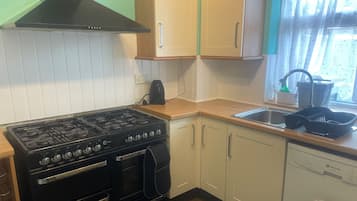 單棟房屋 | 私人廚房 | 雪櫃、微波爐、焗爐、爐具