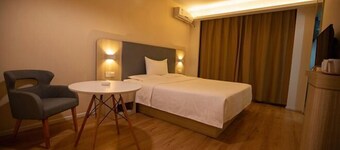 Jingtie Business Hotel (Taiyuan Station Xi Square Subway Station)