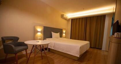 Jingtie Business Hotel (Taiyuan Station Xi Square Subway Station)