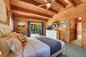 4 bedrooms, desk, iron/ironing board, travel crib