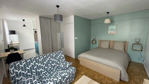 Iron/ironing board, bed sheets, wheelchair access