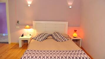 Sistema de insonorización, tabla de planchar con plancha, wifi gratis