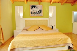 Chambre Double Confort, vue ville | Chambres insonorisées, fer et planche à repasser, Wi-Fi gratuit