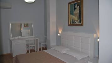 Phòng cách âm, bàn ủi/dụng cụ ủi quần áo