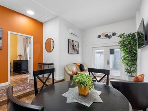 Dining - Chic & Cozy Spot • Prime Location Near It All (Tampa)