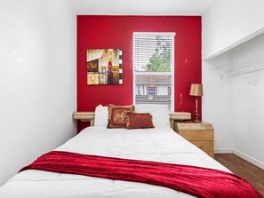 2 bedrooms, iron/ironing board, WiFi, bed sheets