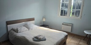 Iron/ironing board, WiFi, bed sheets