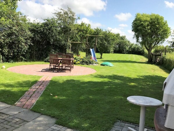 House | Outdoor dining