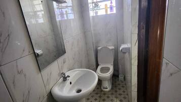 Dusche, Handtücher, Seife, Toilettenpapier