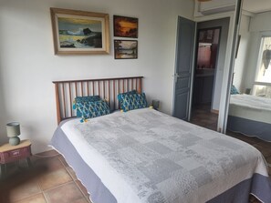 2 quartos, ferros/tábuas de passar roupa, Wi-Fi de cortesia