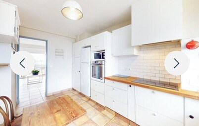 1 -living 2-bedroom south-facing apartment in quiet residence near train station