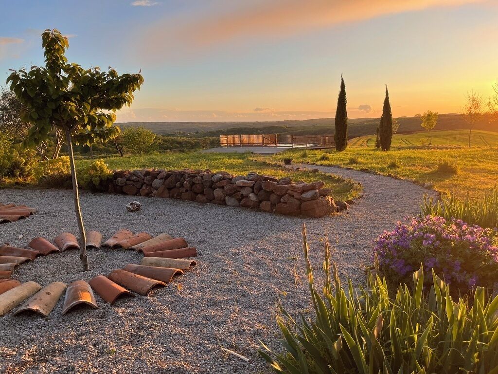 المنطقة المحيطة بالمنشأة