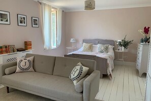 4 dormitoris, planxa i posts de planxar, wifi gratuïta i roba de llit 