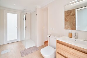 Miljövänliga toalettartiklar, hårtork, handdukar och tvål