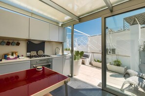 Fridge, microwave, oven, stovetop
