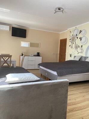 1 bedroom, bed sheets