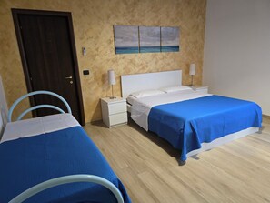 1 chambre, fer et planche à repasser, draps fournis