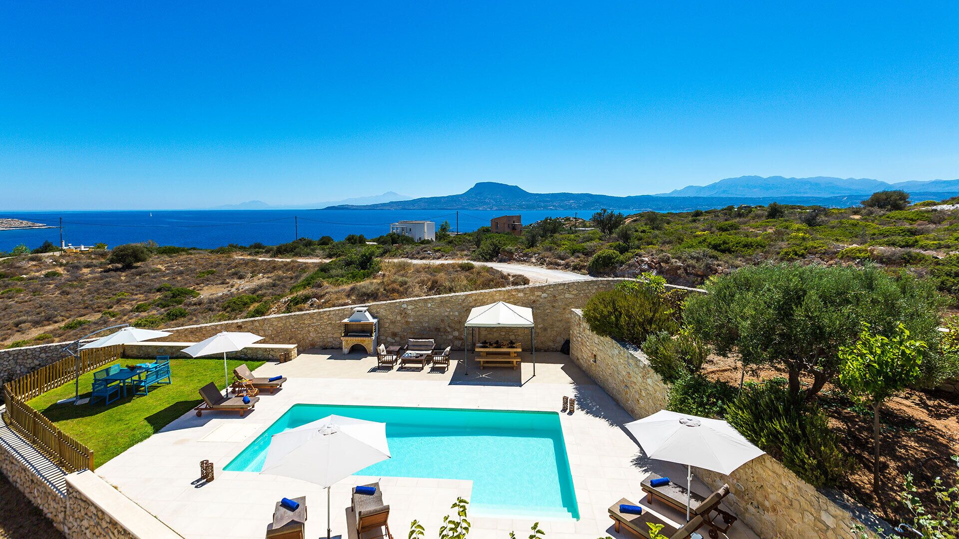 Luxury Villa with Private Pool - 100m to Beach