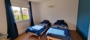 2 chambres, fer et planche à repasser, draps fournis