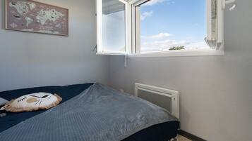 Apartment | 2 bedrooms, iron/ironing board