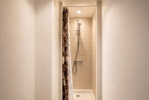 Douche, séchoir à cheveux