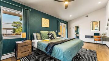 4 Schlafzimmer, Schreibtisch, Bügeleisen/Bügelbrett, Reisekinderbett