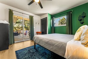 8 bedrooms, desk, iron/ironing board, travel cot