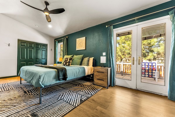 8 bedrooms, desk, iron/ironing board, travel crib