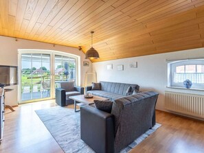 Living area - Holiday Apartment (Grosefehn)