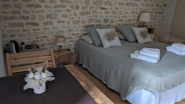1 bedroom, travel cot, free WiFi, bed sheets