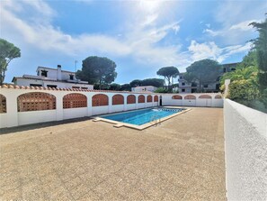 Villa | Pool | Outdoor pool - Villa in L'escala Near Riells Beach (L'Escala)