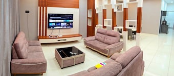 Spacious 4-bedroom townhome with AC, WiFi in serene Masai - Netflix and Disney