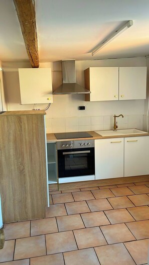 Fridge, oven, stovetop, coffee/tea maker - Charming half-timbered house in the heart of the city! "Fachwerkstube" (Witzenhausen)