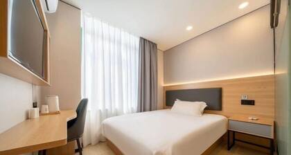 Mini Season Hotel (Shanghai Capitalong Dreams Yuanzhuang Park)