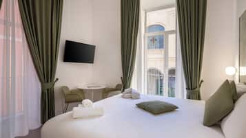 Residenza Superior, balcone | 1 camera, una scrivania, postazione laptop, tende oscuranti