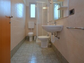 Douche, serviettes fournies