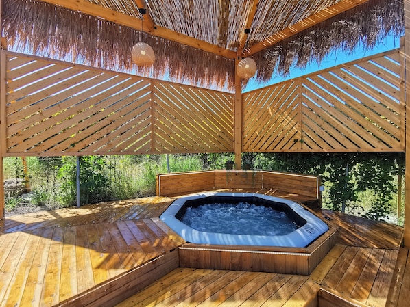 Bain à remous extérieur